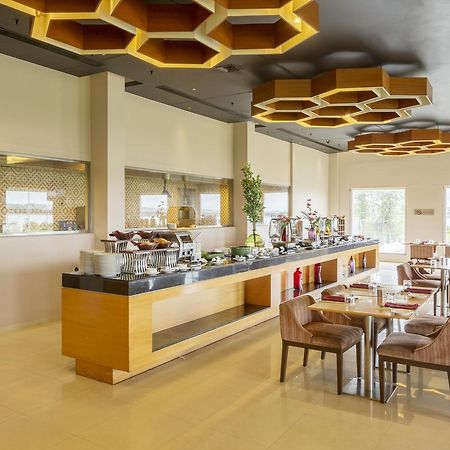 Hotel Naveen Lakeside Hubli Dış mekan fotoğraf