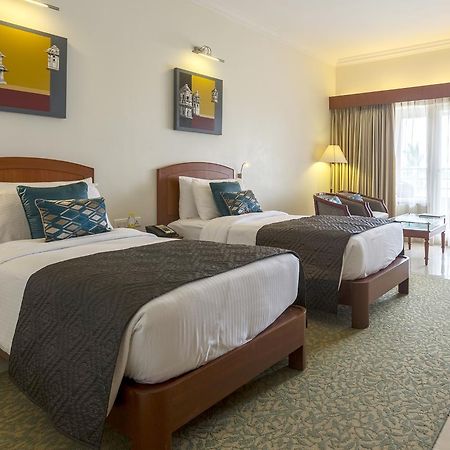 Hotel Naveen Lakeside Hubli Dış mekan fotoğraf
