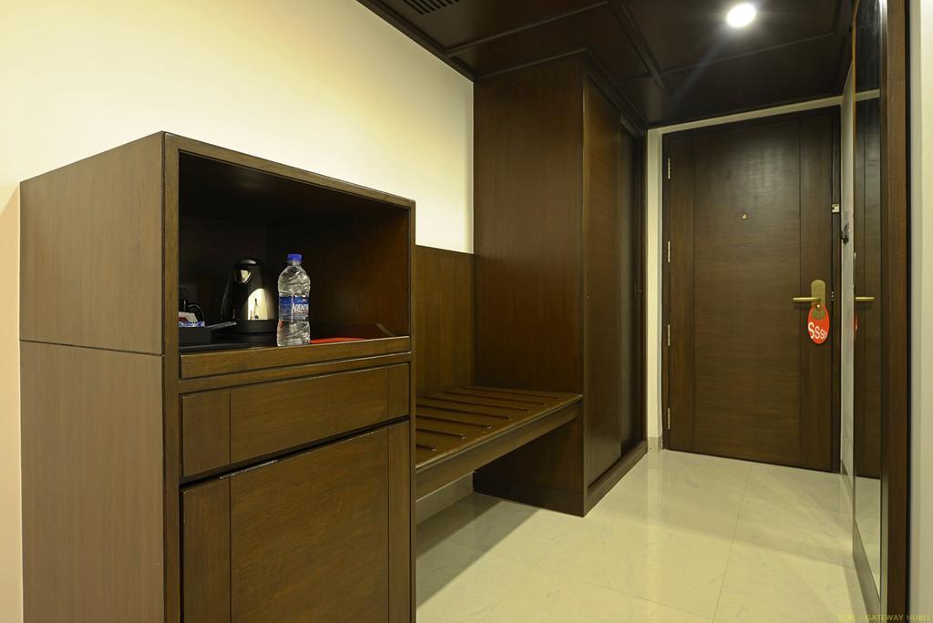 Hotel Naveen Lakeside Hubli Dış mekan fotoğraf