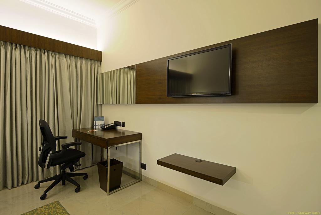 Hotel Naveen Lakeside Hubli Dış mekan fotoğraf