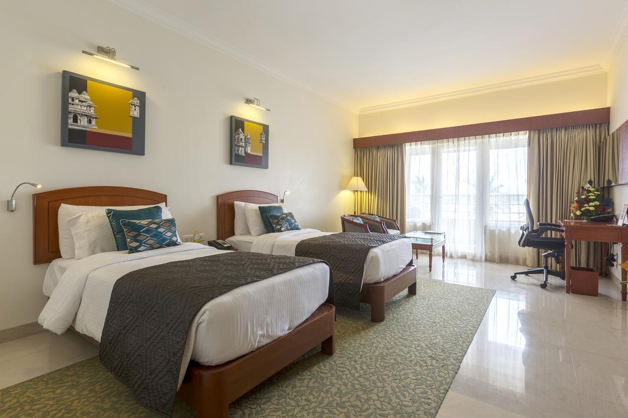 Hotel Naveen Lakeside Hubli Dış mekan fotoğraf