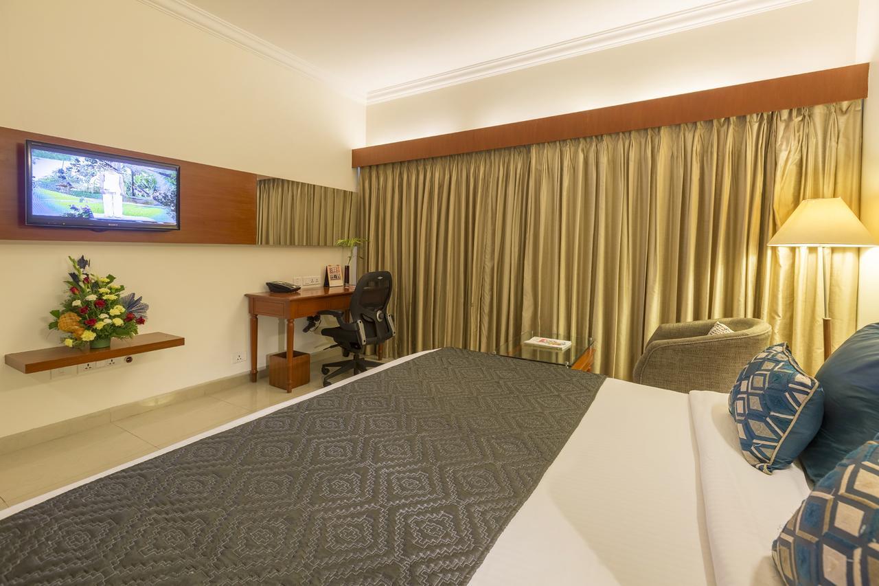 Hotel Naveen Lakeside Hubli Dış mekan fotoğraf