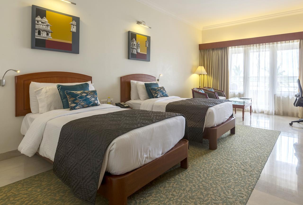 Hotel Naveen Lakeside Hubli Dış mekan fotoğraf