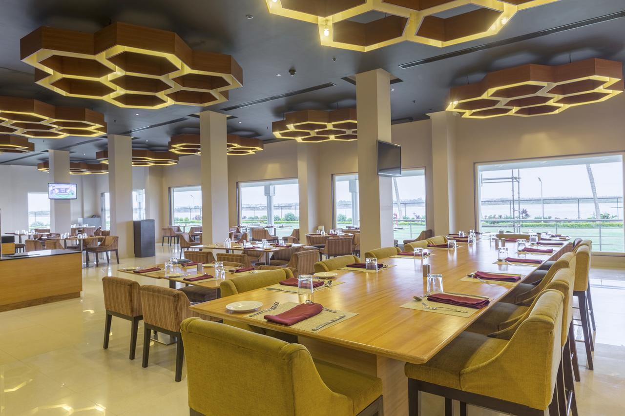 Hotel Naveen Lakeside Hubli Dış mekan fotoğraf