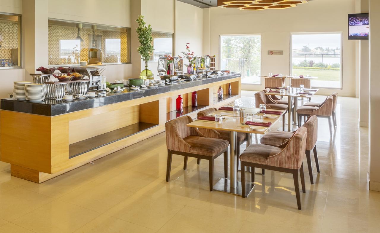 Hotel Naveen Lakeside Hubli Dış mekan fotoğraf
