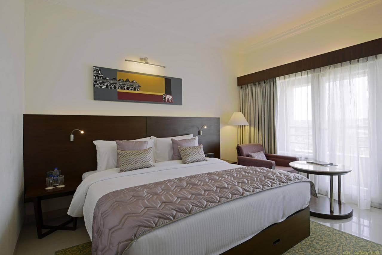 Hotel Naveen Lakeside Hubli Dış mekan fotoğraf