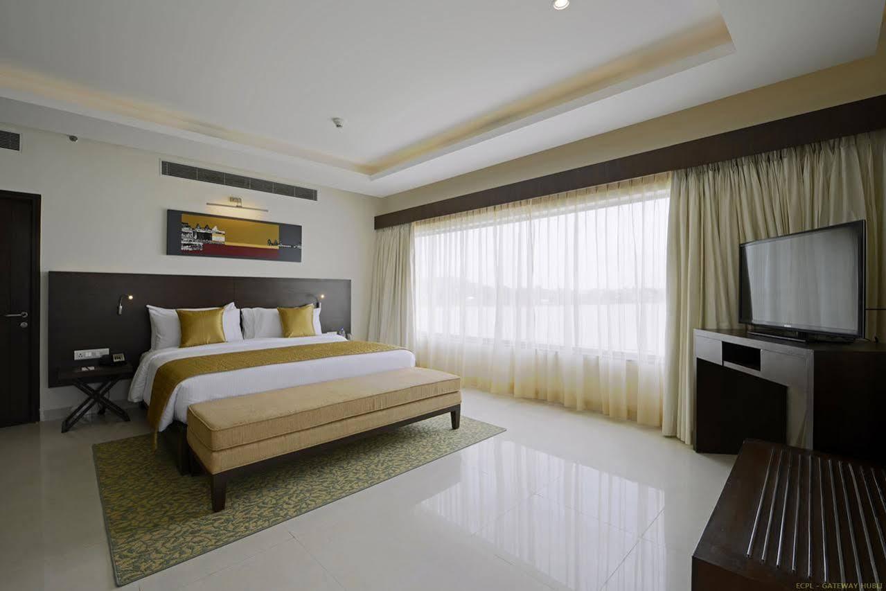 Hotel Naveen Lakeside Hubli Dış mekan fotoğraf