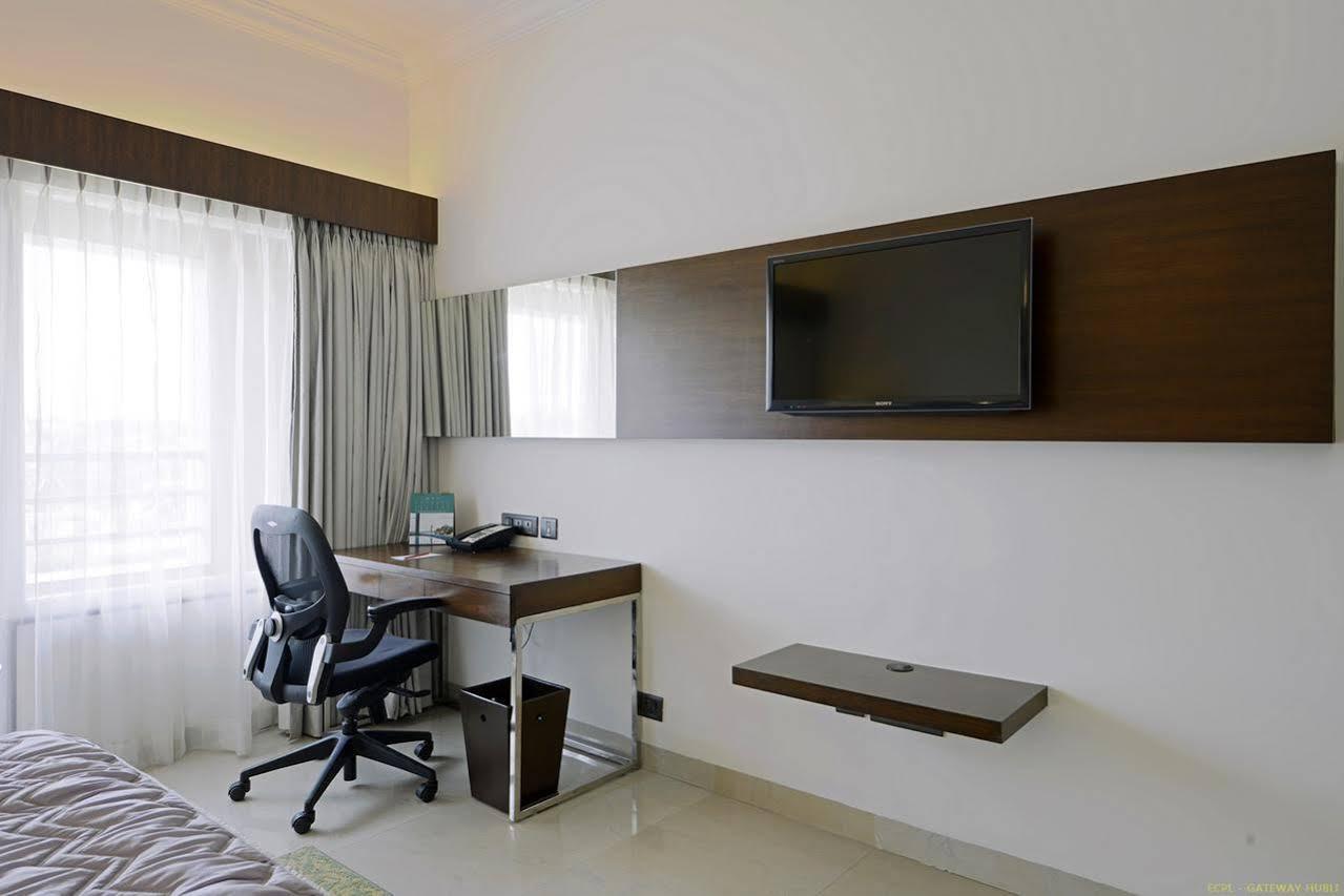 Hotel Naveen Lakeside Hubli Dış mekan fotoğraf
