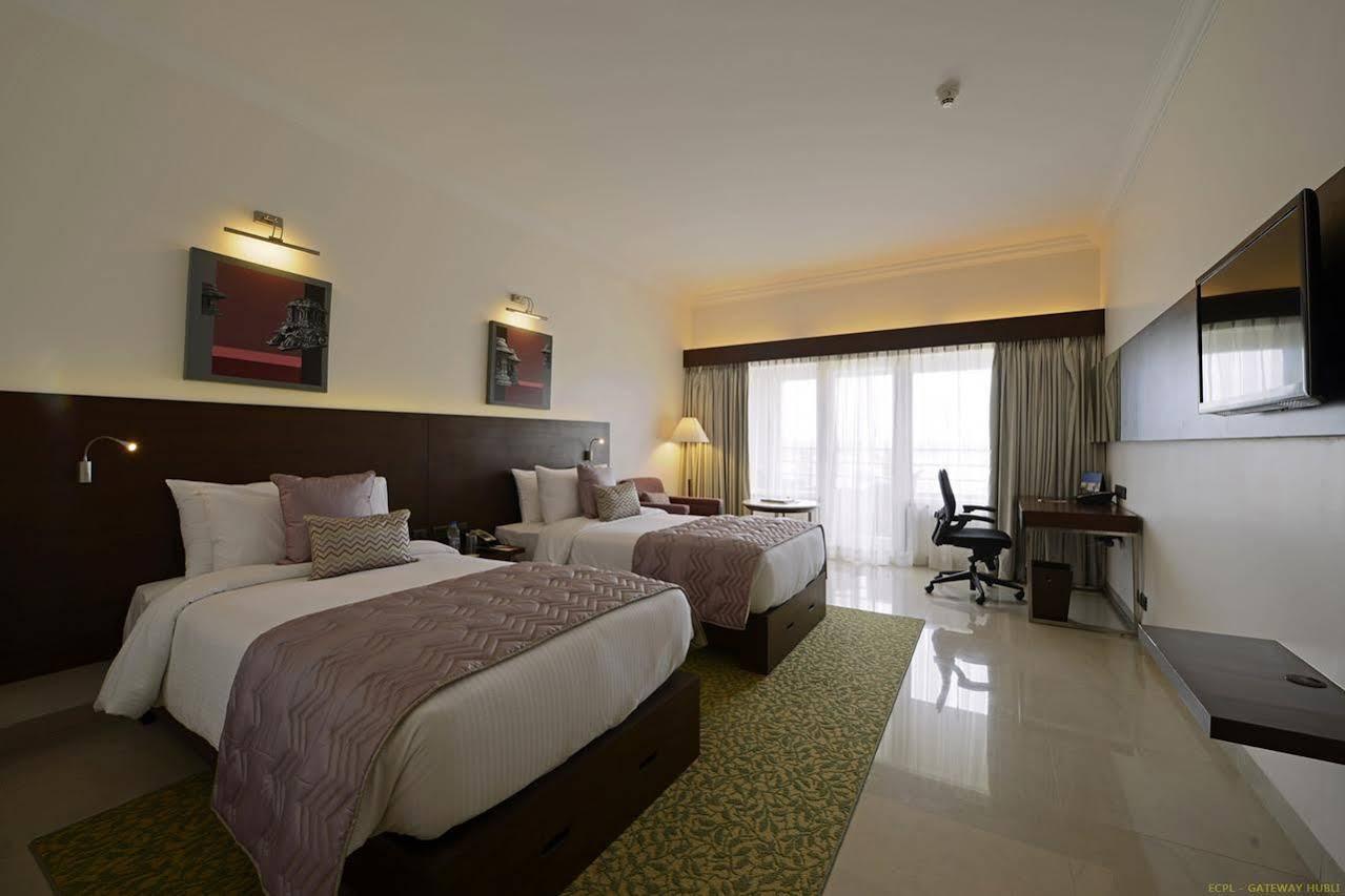 Hotel Naveen Lakeside Hubli Dış mekan fotoğraf