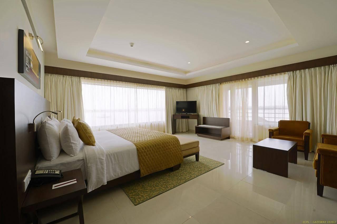Hotel Naveen Lakeside Hubli Dış mekan fotoğraf
